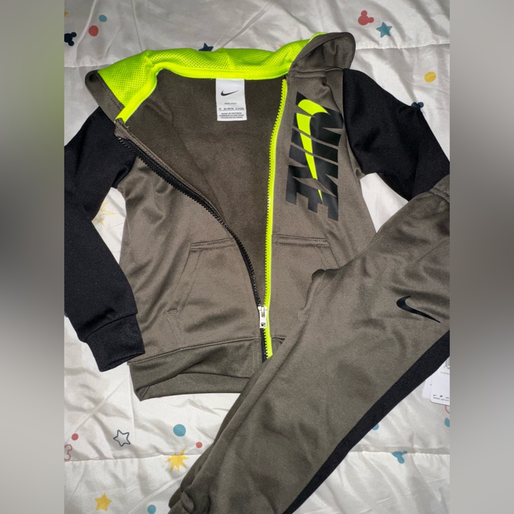 Nike 2 pice set NWT